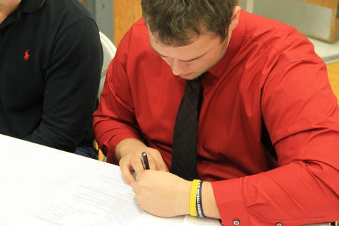 Ben Sinclair signed to play football with Pitt State University, located in Pittsburgh Kansas.