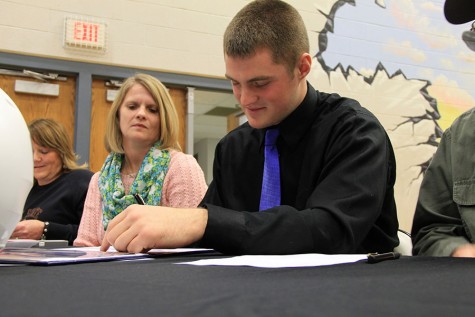Ben Harris signed with the Air Force Academy to play football.