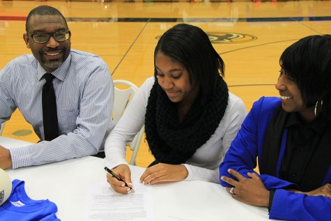 Aspen Booker signed to Longview to play volleyball.