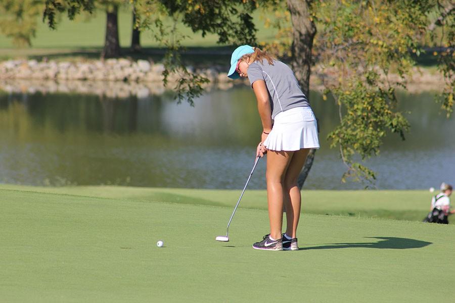 Junior Tanna Miller makes a putt in the Districts tournament.