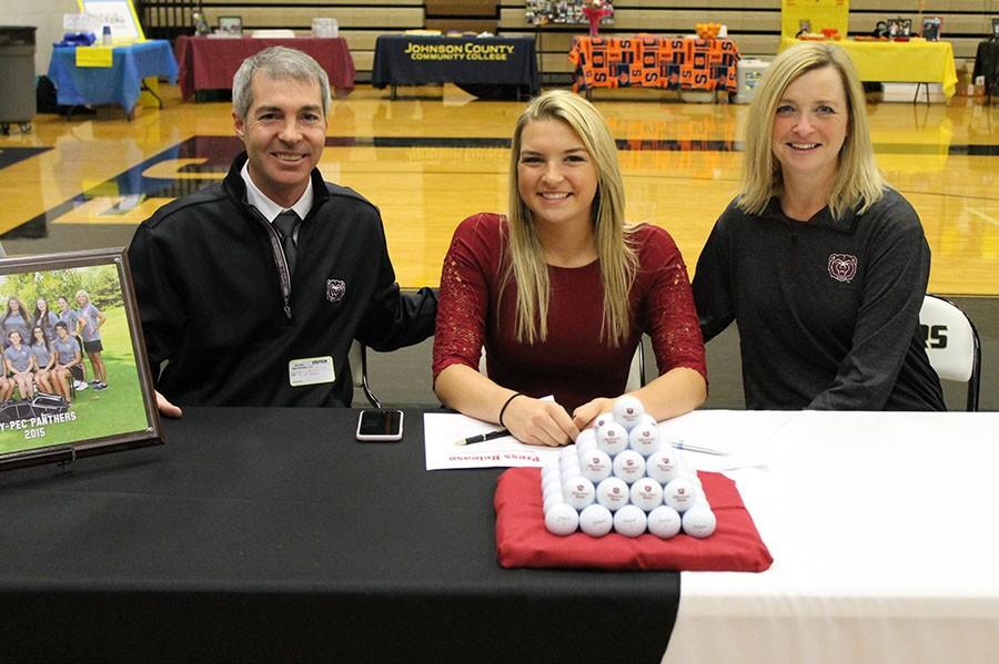 Sophia Sadaro signs to Missouri State University to continue her golf career